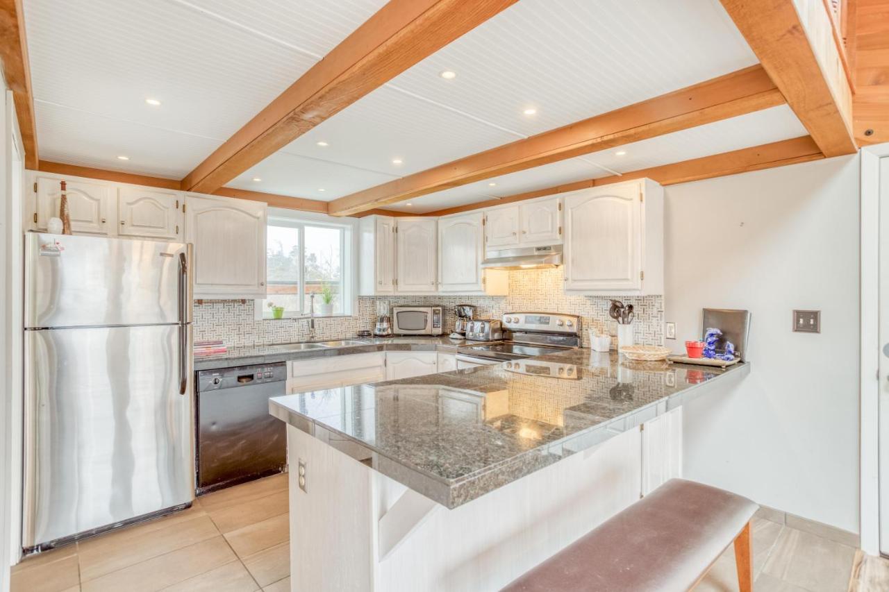 Lakefront Beachhouse Rockaway Beach Eksteriør billede