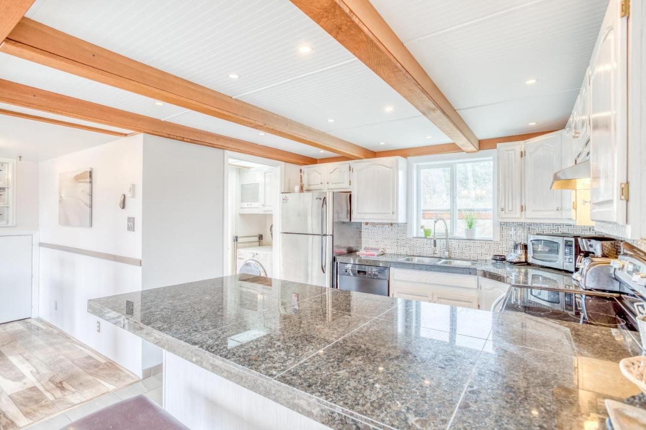 Lakefront Beachhouse Rockaway Beach Eksteriør billede